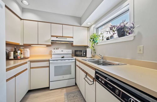 York Beach House | Surfside at Short Sands - 3 min walk to Short Sands - York - Pool - Hot Tub
