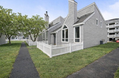 York Beach House | Surfside at Short Sands - 3 min walk to Short Sands - York - Pool - Hot Tub