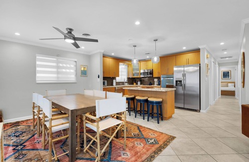 Hollywood House | Surfside Beach House + Steps to sand & free parking!