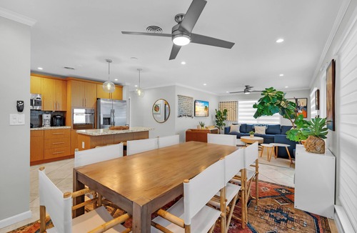 Hollywood House | Surfside Beach House + Steps to sand & free parking!