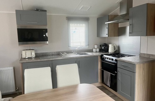 Cayton Bay Apartment | Surfside Bliss - Cayton Bay Park caravan