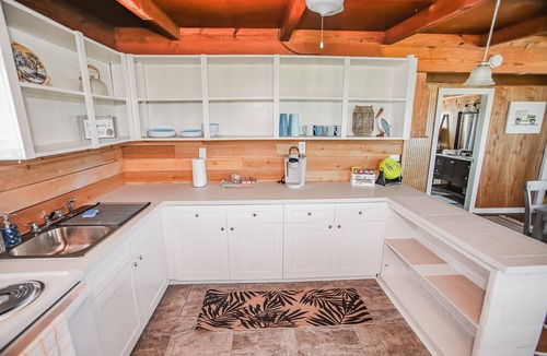 Surfside Beach Cottage | Surfside Getaway for 6