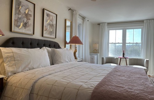 Queensland Hotel | Surfside Inn