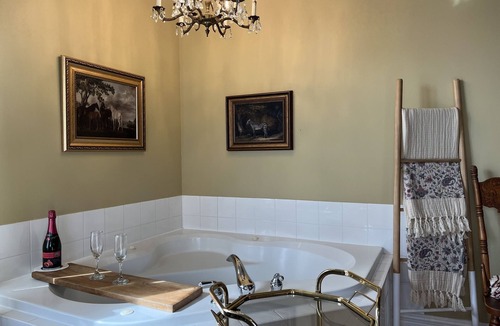 Queensland Hotel | Surfside Inn
