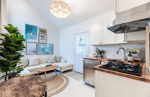 Wall House | Surfside Style – 2BR/1BA