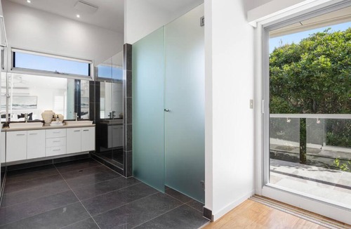 Mount Coolum Villa | Surfside Villa - 50m to beach access, heated pool