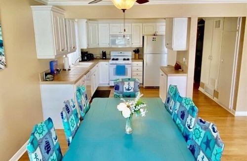 West Newport House | SurfView*8UnitsA/C* Park12 Cars Bikes Washers BBQs