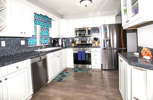West Newport House | SurfView*8UnitsA/C* Park12 Cars Bikes Washers BBQs
