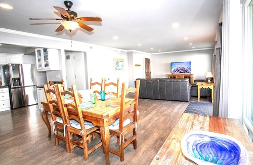 West Newport House | SurfView*8UnitsA/C* Park12 Cars Bikes Washers BBQs