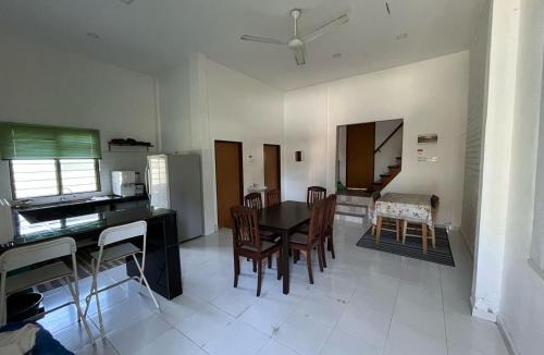 Air Kuning House | Suri Homestay, Taiping