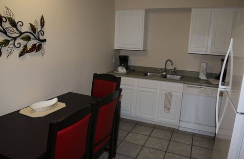 Branson Condo | Surrey Grand Crowne condo room next to golf course in Branson MO!