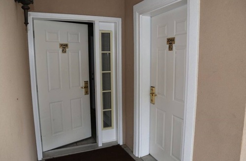 Branson Condo | Surrey Grand Crowne condo room next to golf course in Branson MO!