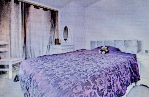 Walton-on-Thames Cottage | Surrey Pool/diner - Awesome for Entertaining - Sleeps 8