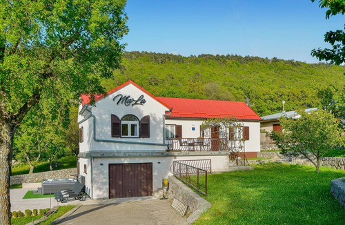 Senj House | Surrounded by idyllic countryside, this cozy cottage welcomes you near the town of Senj.