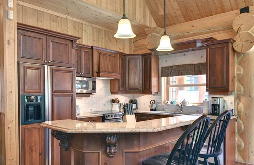 Fiddler Lake Resort Ski Chalet | Surrounded by nature, lake access and hot tub