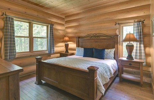 Fiddler Lake Resort Ski Chalet | Surrounded by nature, lake access and hot tub