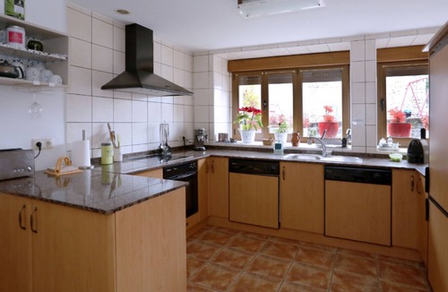 Allin Other | Surrounded by nature with 3 bedrooms, 3 bathrooms, kitchen-dining room and garden & BBQ.