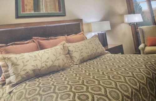 Truckee Resort | Surrounded by pine forests and mountains!