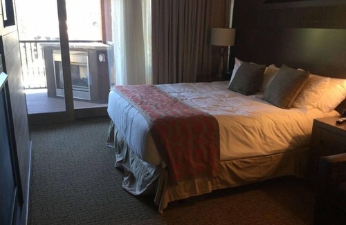 Truckee Resort | Surrounded by pine forests and mountains!