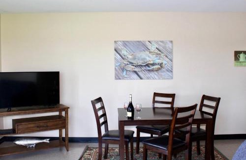 Surry Hotel | Surry Seafood Company