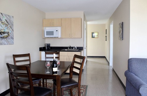 Surry Hotel | Surry Seafood Company