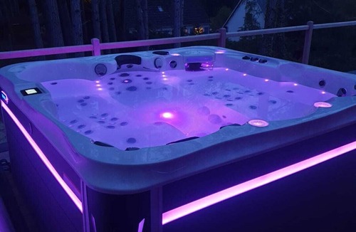 Quend House | Suspended getaway accommodation "Le Cèdre Rouge", private spa and pine forest view