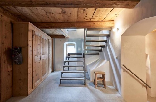 Spluegen Apartment | Susta - Holidays in a listed building