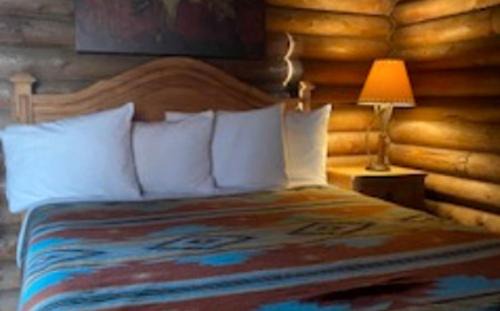 Paluxy House | Sustainable and Pet-Friendly Cabin Perfect for Animal Lovers in Bluff Dale, TX