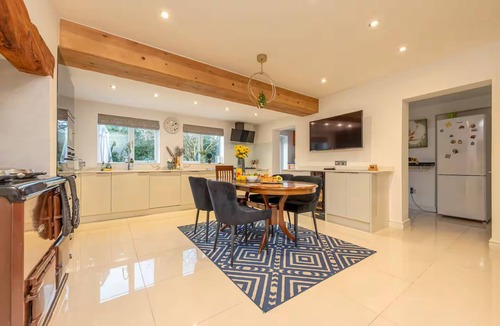 Muxton House | Sutherland House Modern & Elegant Home - Pass the Keys