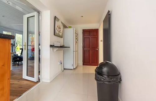 Muxton House | Sutherland House Modern & Elegant Home - Pass the Keys