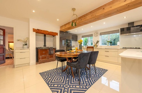 Muxton House | Sutherland House Modern & Elegant Home - Pass the Keys