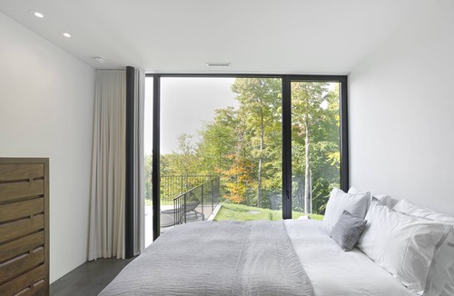 Sutton House | Sutton Hideaway: Luxurious Mountain Retreat