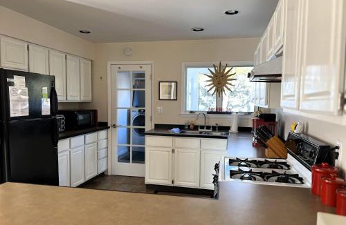 Suttons Bay House | Suttons Bay Sunshine