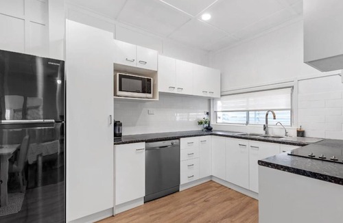 Margate Apartment | "Suttons Beach Breeze" - Margate Q 4109