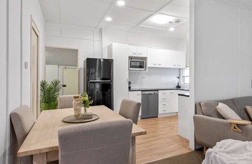 Margate Apartment | "Suttons Beach Breeze" - Margate Q 4109