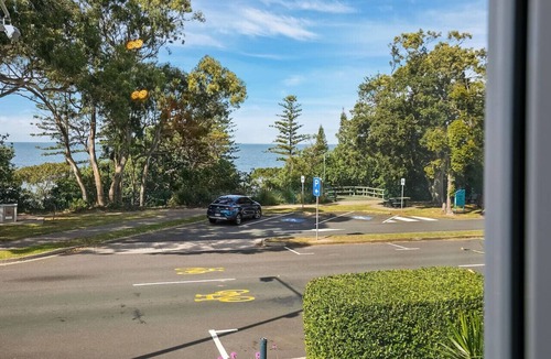 Redcliffe Apartment | Suttons Beach Sunrise