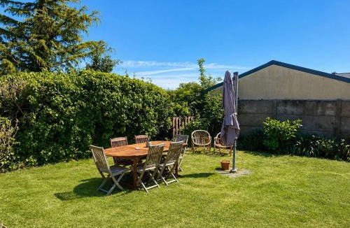 Saint-Coulomb House | Suzanne House 2 Bedrooms Private garden