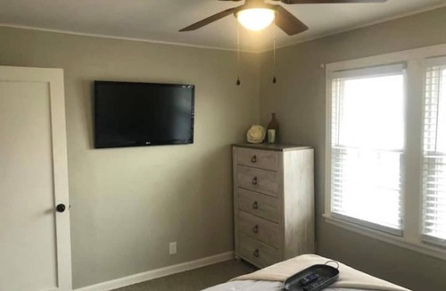 Ponca City House | Suzanne's Cheerful 2 Bedroom in Ponca City WiFi