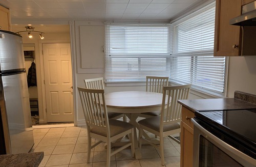 Wasaga Beach Cottage | Suzy's Beach House (Walk to Beach)