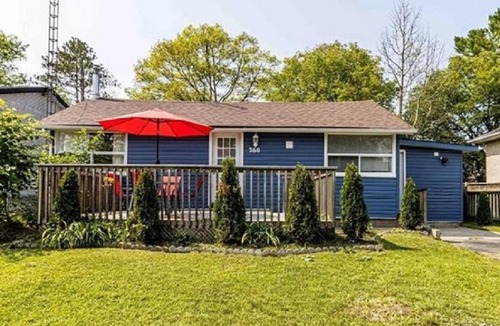 Wasaga Beach Cottage | Suzy's Beach House (Walk to Beach)