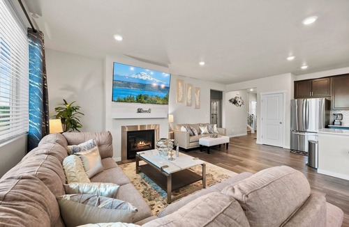 Spanaway House | SW1: CASCADE VILLA IN SPANAWAY