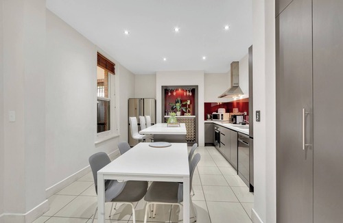 Adelaide Central Business District House | Swainson on Carrington