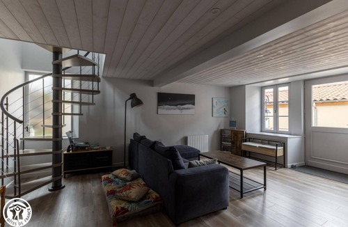 Saint-Saturnin House | Swallow huts