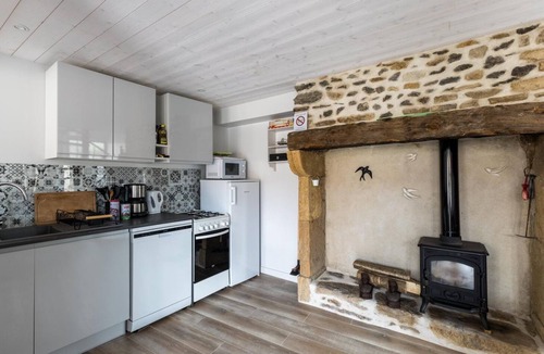 Saint-Saturnin House | Swallow huts