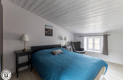 Saint-Saturnin House | Swallow huts