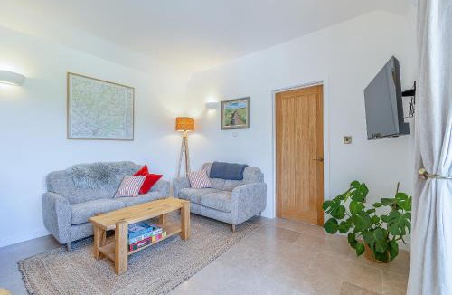 Stalisfield House | Swallow - Uk50155