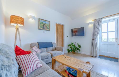 Stalisfield House | Swallow - Uk50155