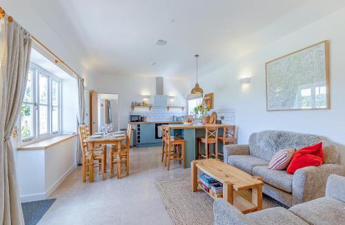 Stalisfield House | Swallow - Uk50155