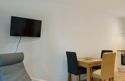 Godstone House | Swallows