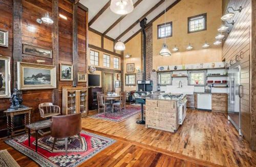 Salem House | Swallows Nest